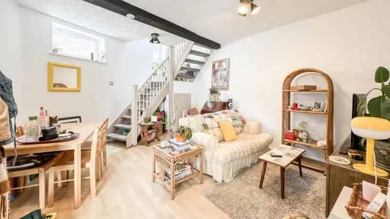 1 Bed Coach House For Sale No Chain