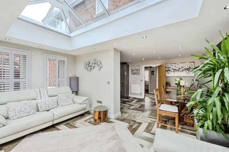 4 Bedroom Detached House Aberdulais