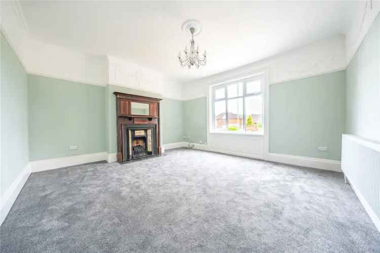 House For Sale in Leeds, England