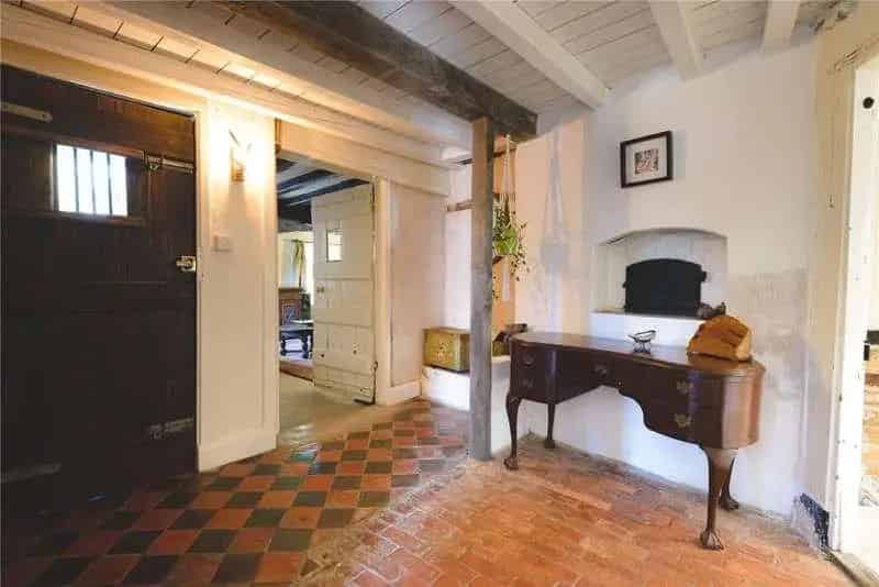 9 bed house for sale