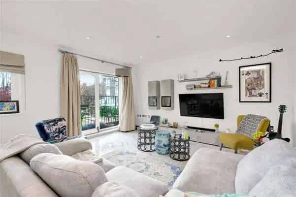 Two Bedroom Apartment with Secure Parking Chelsea London