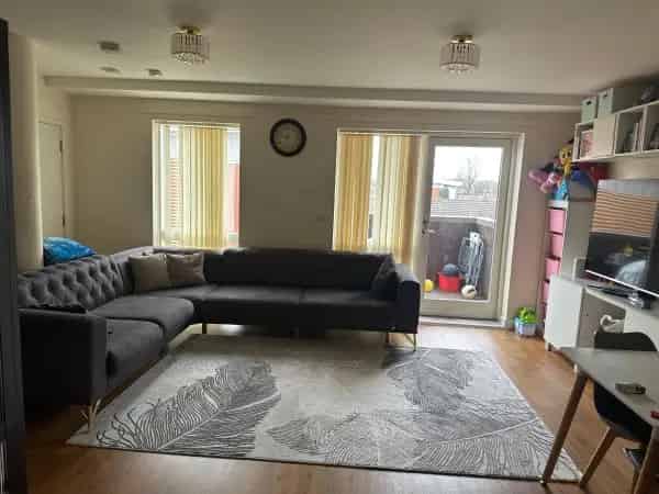 Large American Style Sitting Room Open Plan Kitchen 1 Bedroom