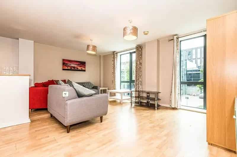 2 Bed Furnished Apartment Manchester City South Available July 2025