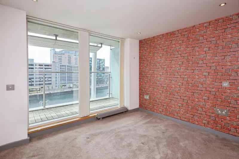 2 Bed Flat to Rent Salford Quays Stunning Water Views Secure Parking
