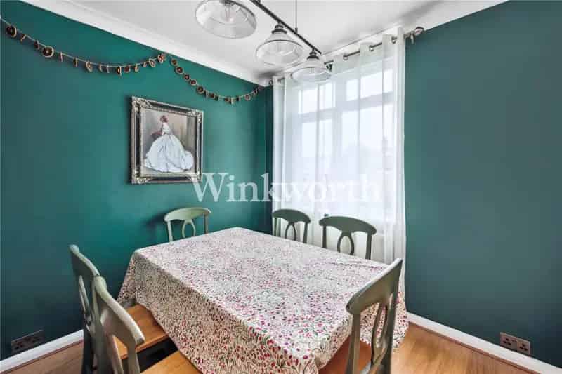 2 Bedroom Maisonette London Modern Part Furnished Garden Near Amenities