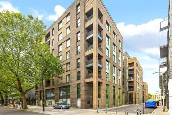 Modern 2-Bed Apartment Zone 1  Luxury Features