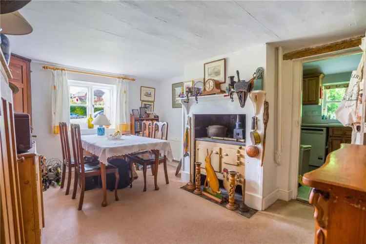 House For Sale in Avebury, England