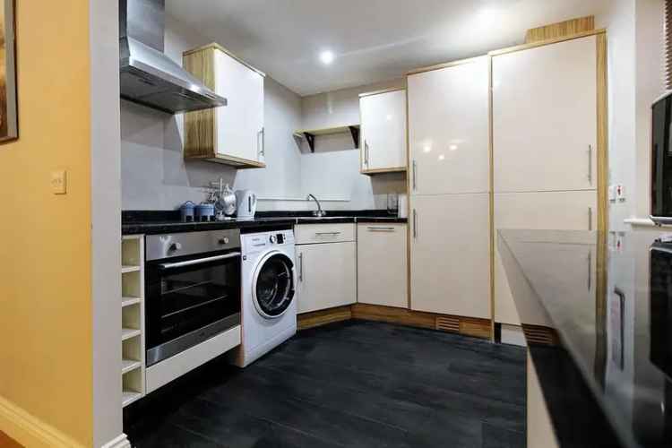 2 bedroom ground floor flat for sale