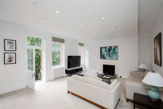 Flat to rent in Iverna Court, Kensington W8