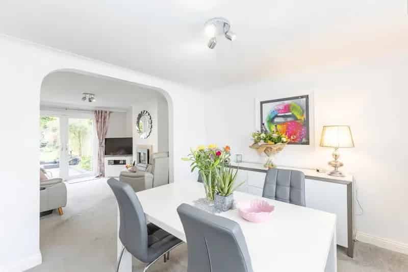 4 Bedroom Semi-Detached House Near Reading Town Centre