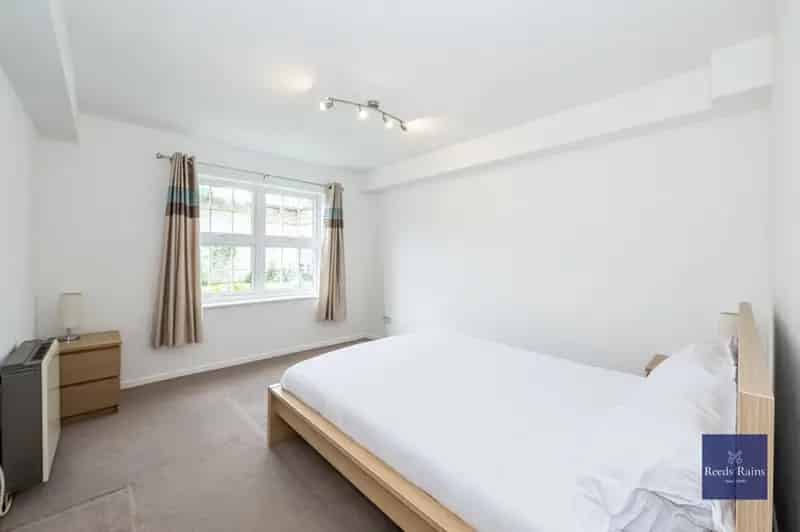 1 Bedroom Flat for Sale London SE17 Near Elephant & Castle