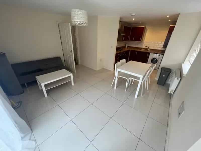 Spacious 2-Bed Furnished Flat Leicester City Centre Parking Available