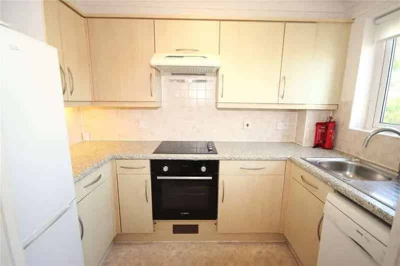 2 bed flat for sale