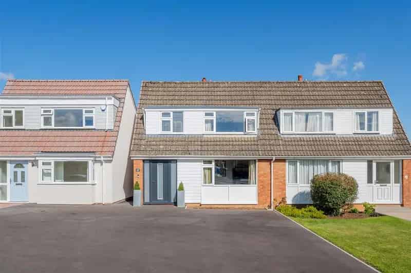 4 Bedroom Semi-Detached House For Sale