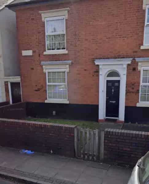 Furnished 2 Bedroom Maisonette with Private Garden