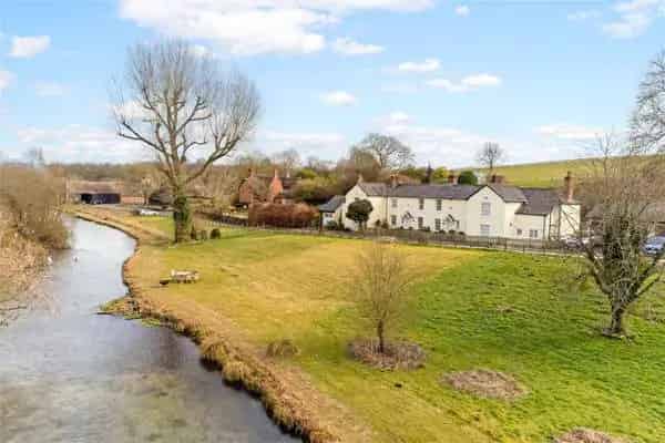 Family Home near River Test with Garden