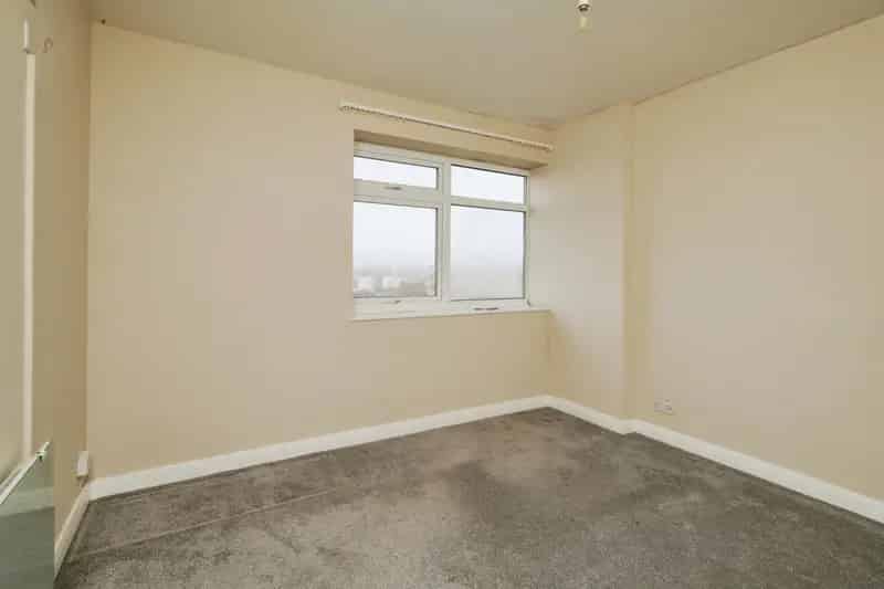 Spacious 2-Bed Apartment in Hove Furze Hill Court