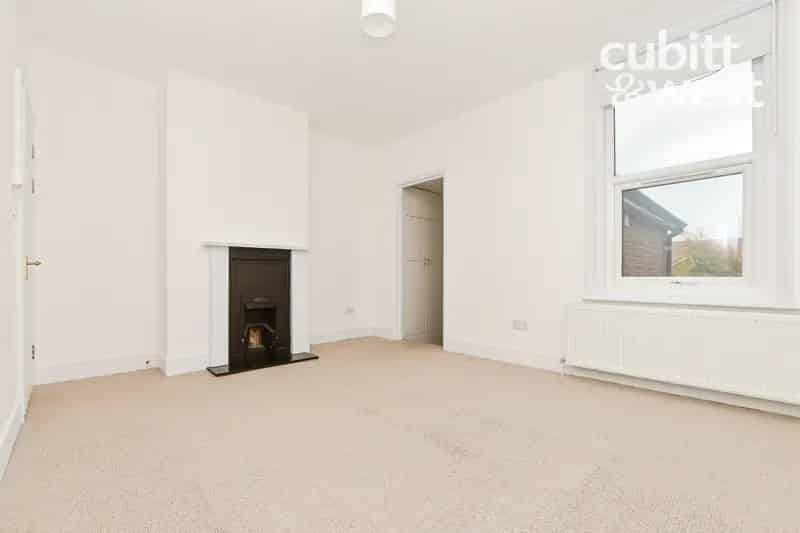 2 Bedroom Maisonette to Rent - East Grinstead