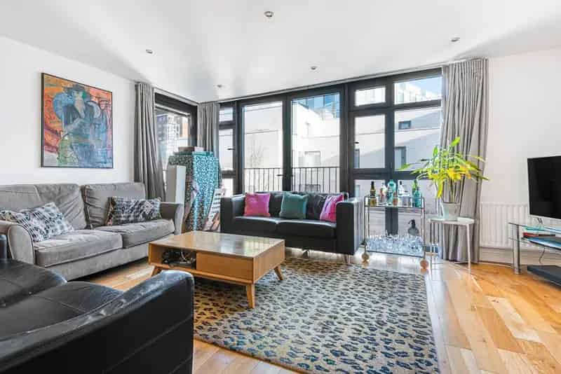 Spacious 2 Bed 2 Bath Apartment near The Cut London