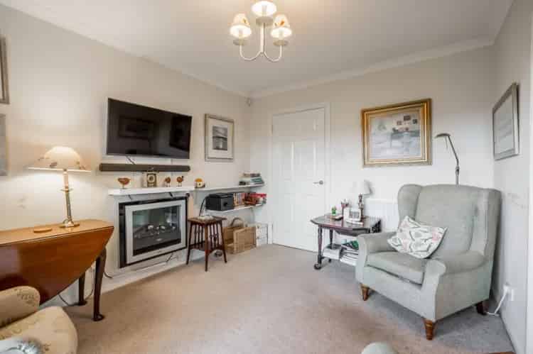 3 Bed Apartment Muirend John Dickie Built Private Balcony Parking Garage