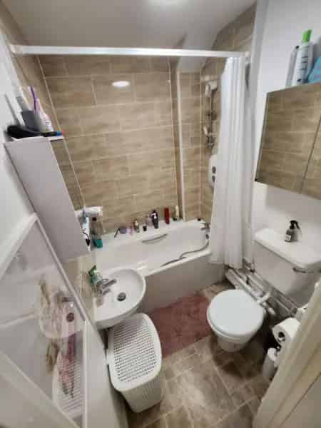 Flat For Rent , Cheltenham, England