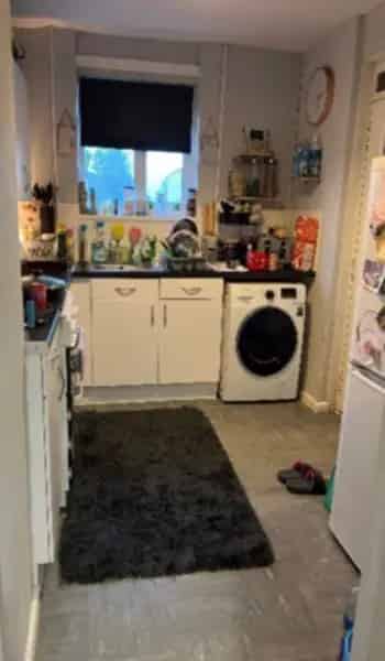 2 Bedroom House with Large Garden and Out House