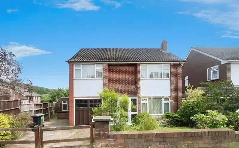 4 Bedroom Detached House For Sale Needs Modernisation