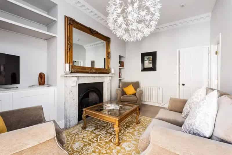 1 Bedroom Flat for Sale in Grade II Listed Townhouse