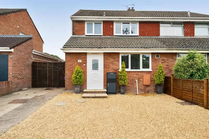 3 Bedroom Semi-Detached House for Sale