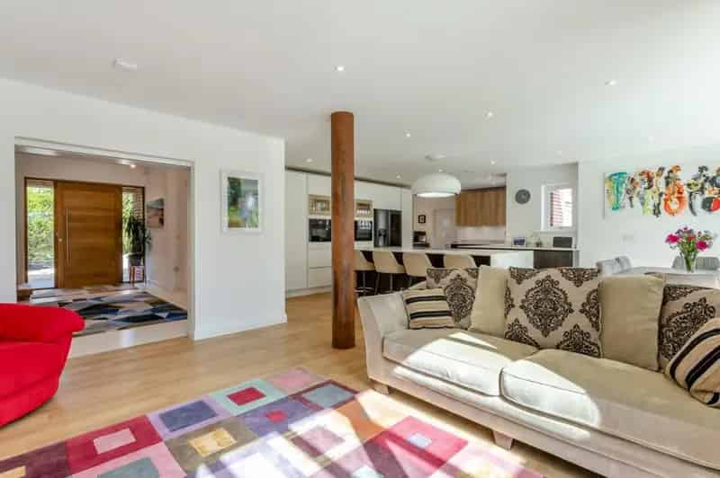 5 Bedroom Detached House to Rent in UK