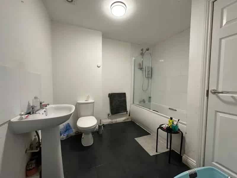 2 Bed Flat for Sale - Excellent Investment Opportunity