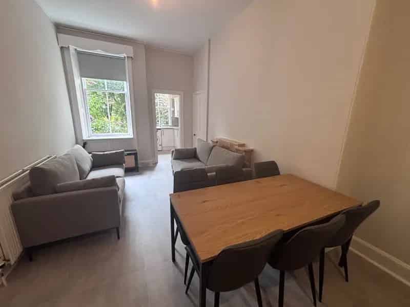 3 Bedroom Flat House to Rent