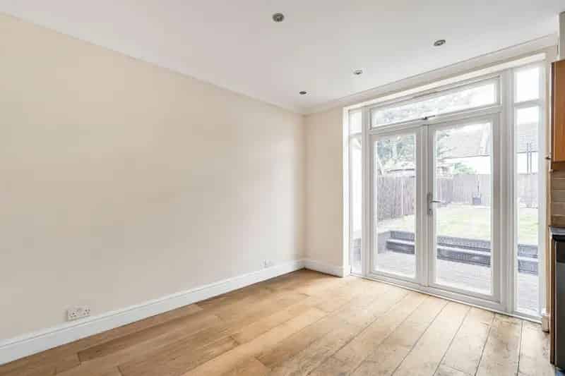 3 bedroom House
 For Sale 
Total Size: 837 SQ FT