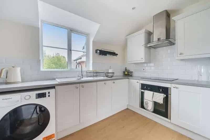 2 Bed Coach House Near Collingwood College For Sale