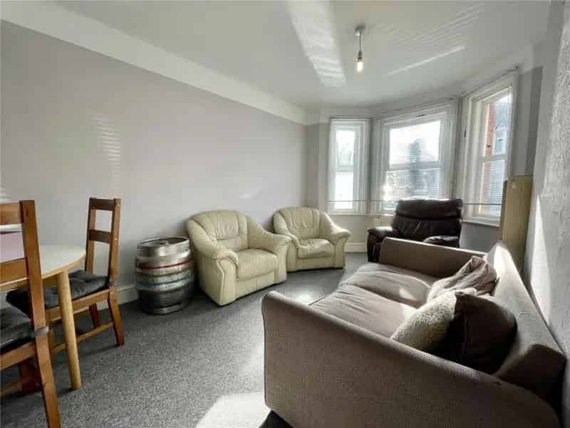 6 Bedroom Detached House Near Bournemouth University