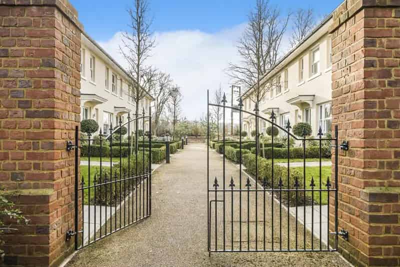 2 Bedroom Mews House for Sale Frith Park Sturts Lane