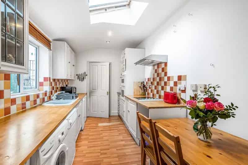 Three Bedroom Flat Wimbledon - Near Northern District Lines