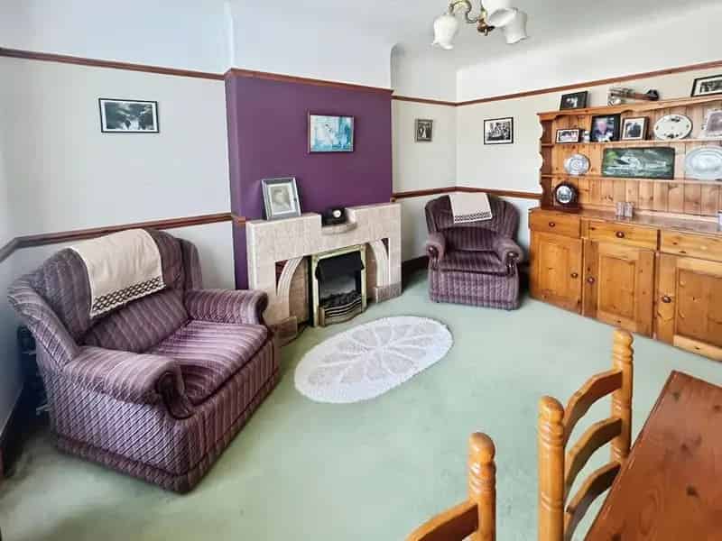 3 Bedroom Semi Detached House Chester CH3