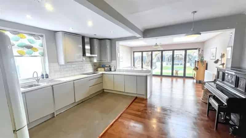 4 Bedroom Semi-Detached House for Sale in Moseley