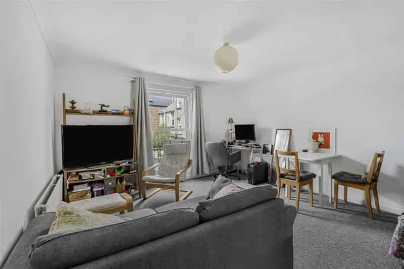 1 Bedroom Apartment with Parking and Communal Gardens
