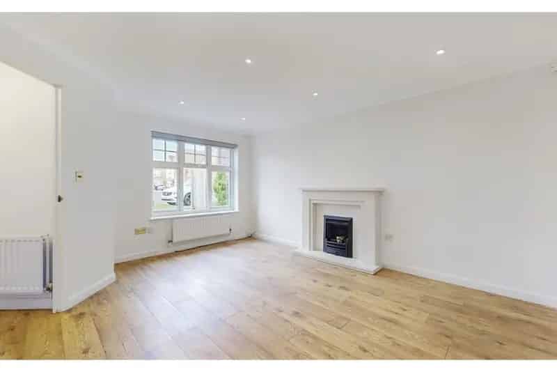 3 Bed Detached House in Strathaven