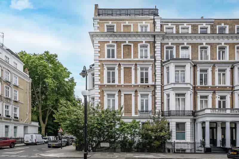 2 Bedroom Flat for Sale Near Gloucester Road Tube