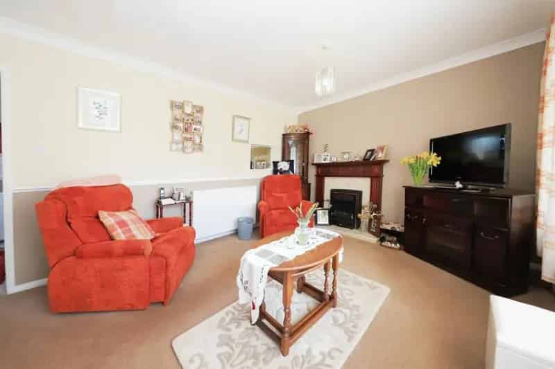 Kidderminster Semi Detached House Two Double Bedrooms Garage Garden