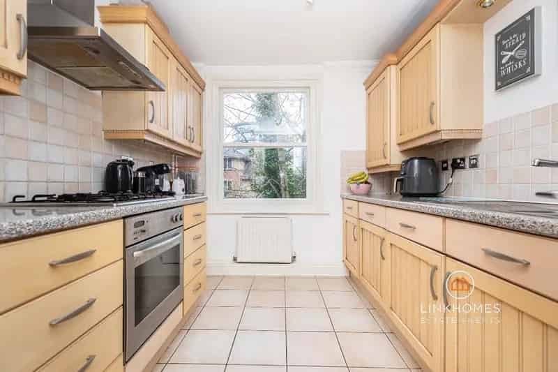2 Bed 2 Bath Flat for Sale Near Bournemouth Town Centre