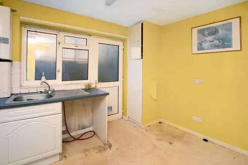 3 Bed End Terrace House For Sale Near Schools