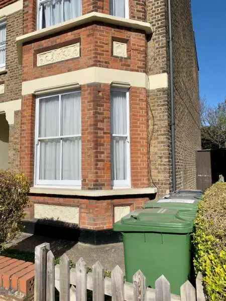 2-Bed Maisonette Swap for 3-4 Bedroom Property