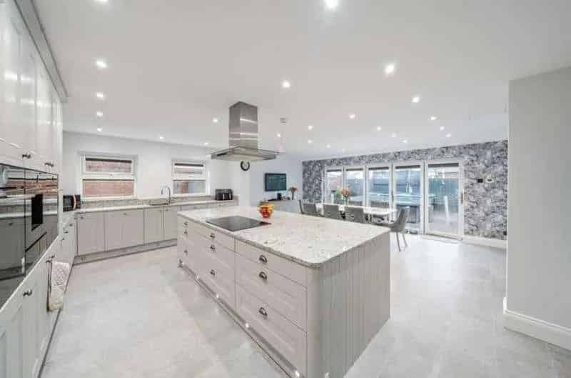 5 bed house for sale
