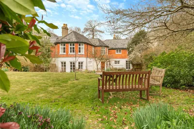 19th Century 4 Bedroom House Near New Forest and Sea