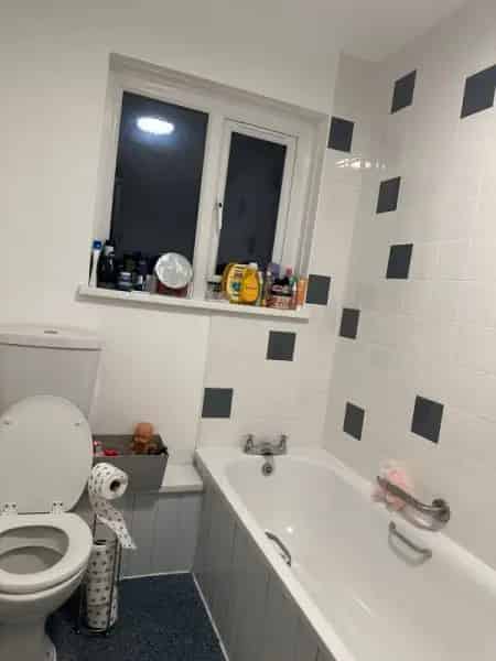 2 Bedroom Flat Near Beach Town Centre Shops Schools