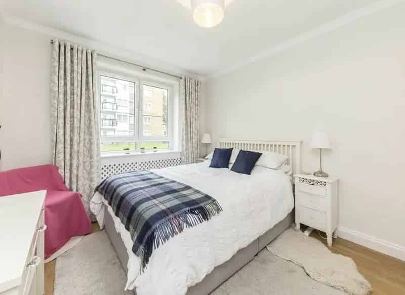 3 Double Bedroom Flat Stockwell Spacious Eat in Kitchen Balcony Garden Commuters